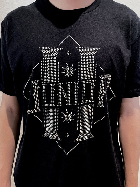 Camiseta negra Junior H logo en pedrería color plata