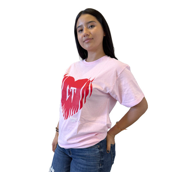 Playera color negro y rosa con el corazón CT fire