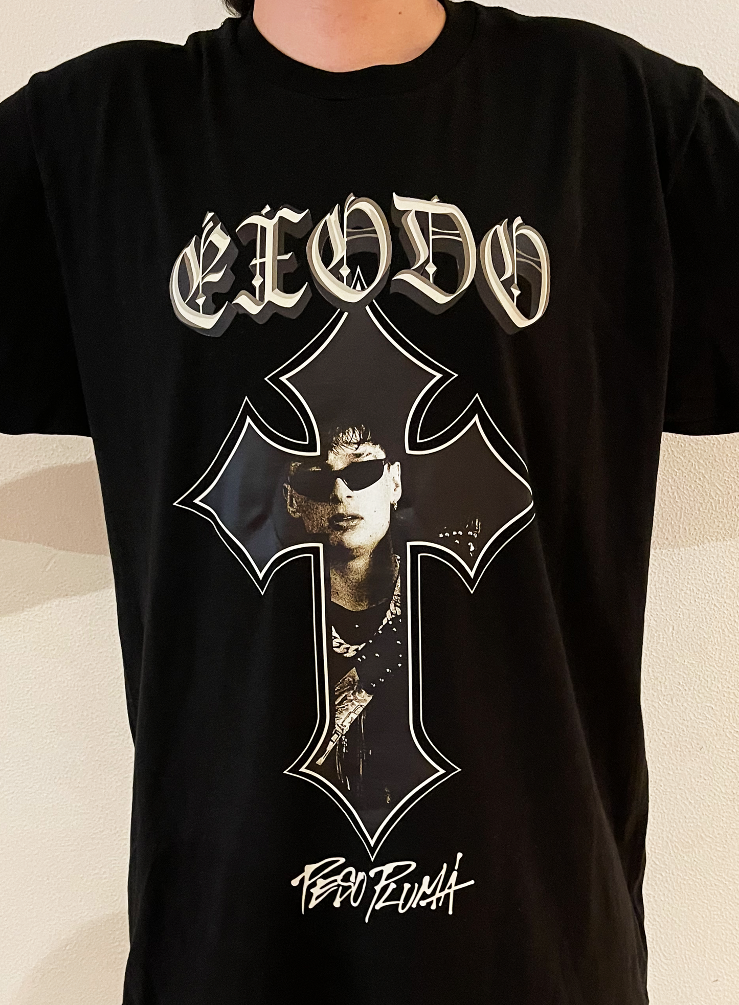 Camiseta Peso Pluma Éxodo modelo Cruz