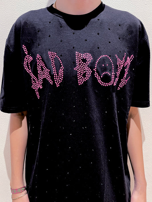 Playera Junior H – Edición Sad Boyz con Pedrería color fiusha