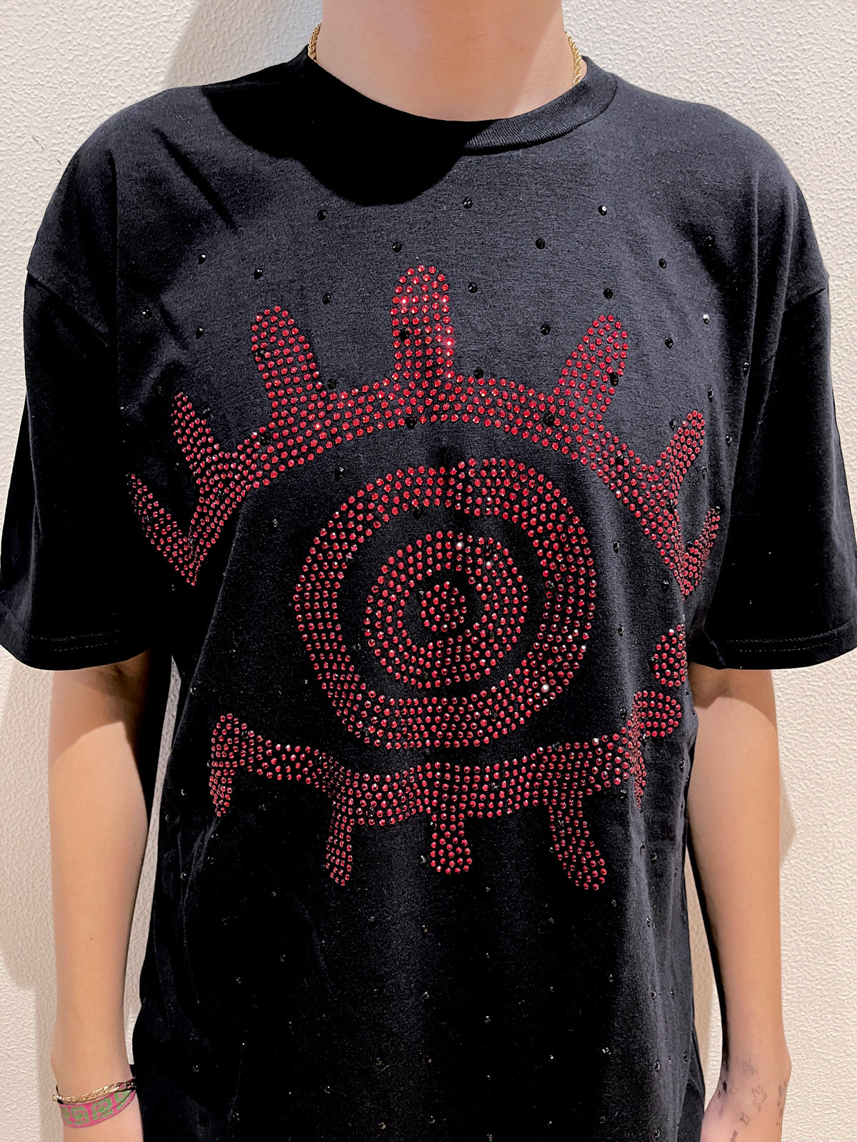 Playera 111XPANTIA de Fuerza Regida en pedrería
