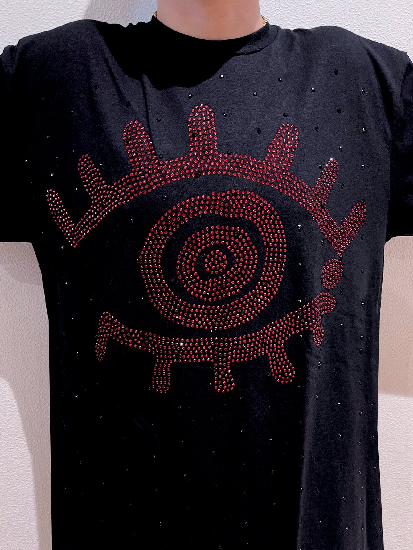 Playera 111XPANTIA de Fuerza Regida en pedrería