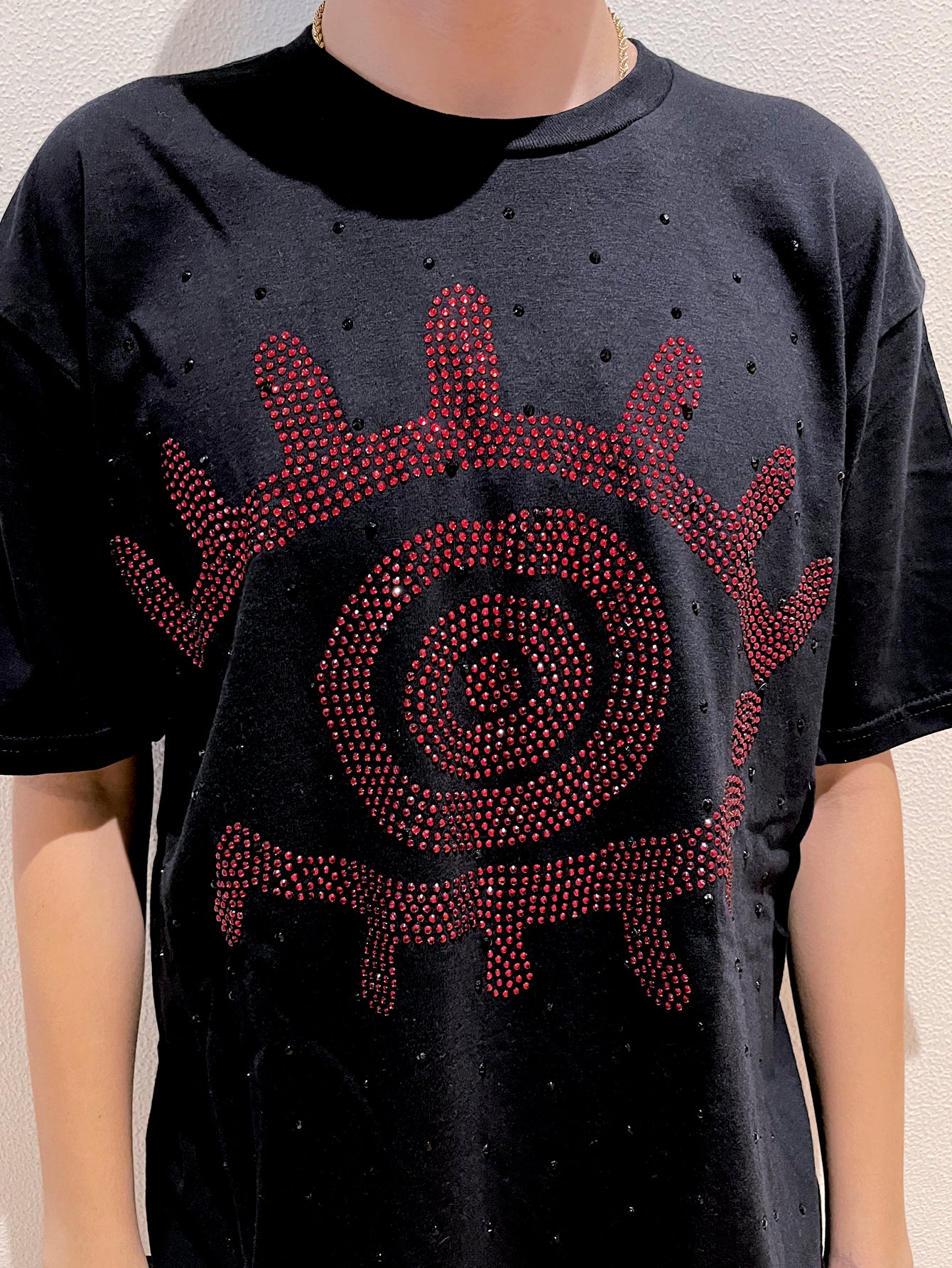 Playera 111XPANTIA de Fuerza Regida en pedrería