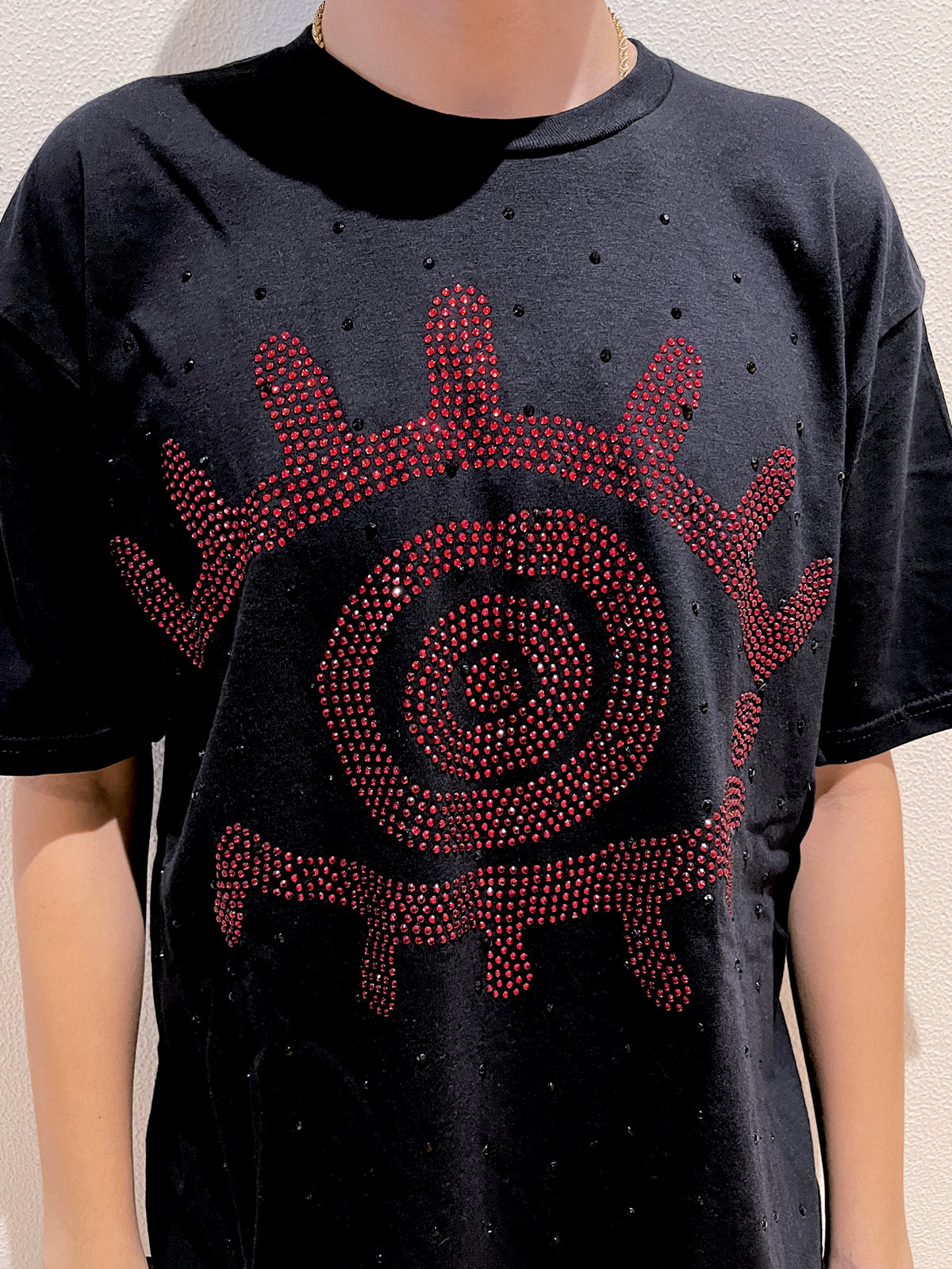 Playera 111XPANTIA de Fuerza Regida en pedrería