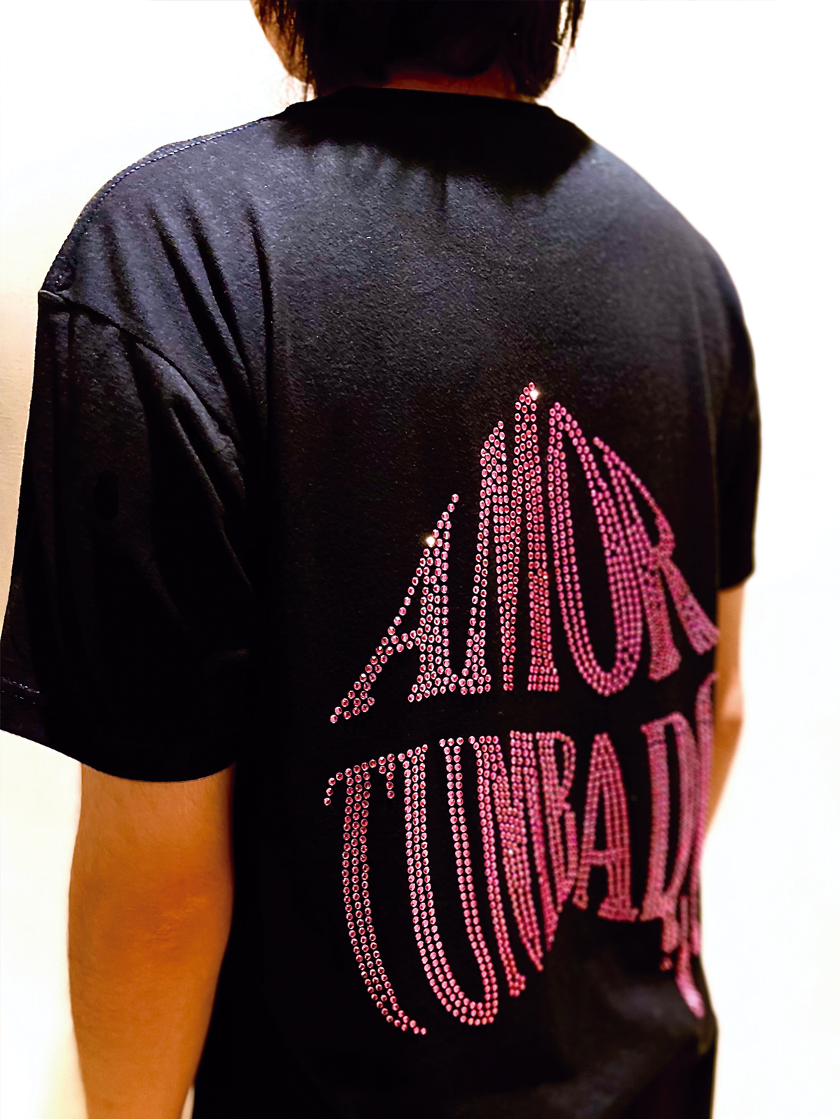 Camiseta unisex Amor Tumbado con pedrería fiusha