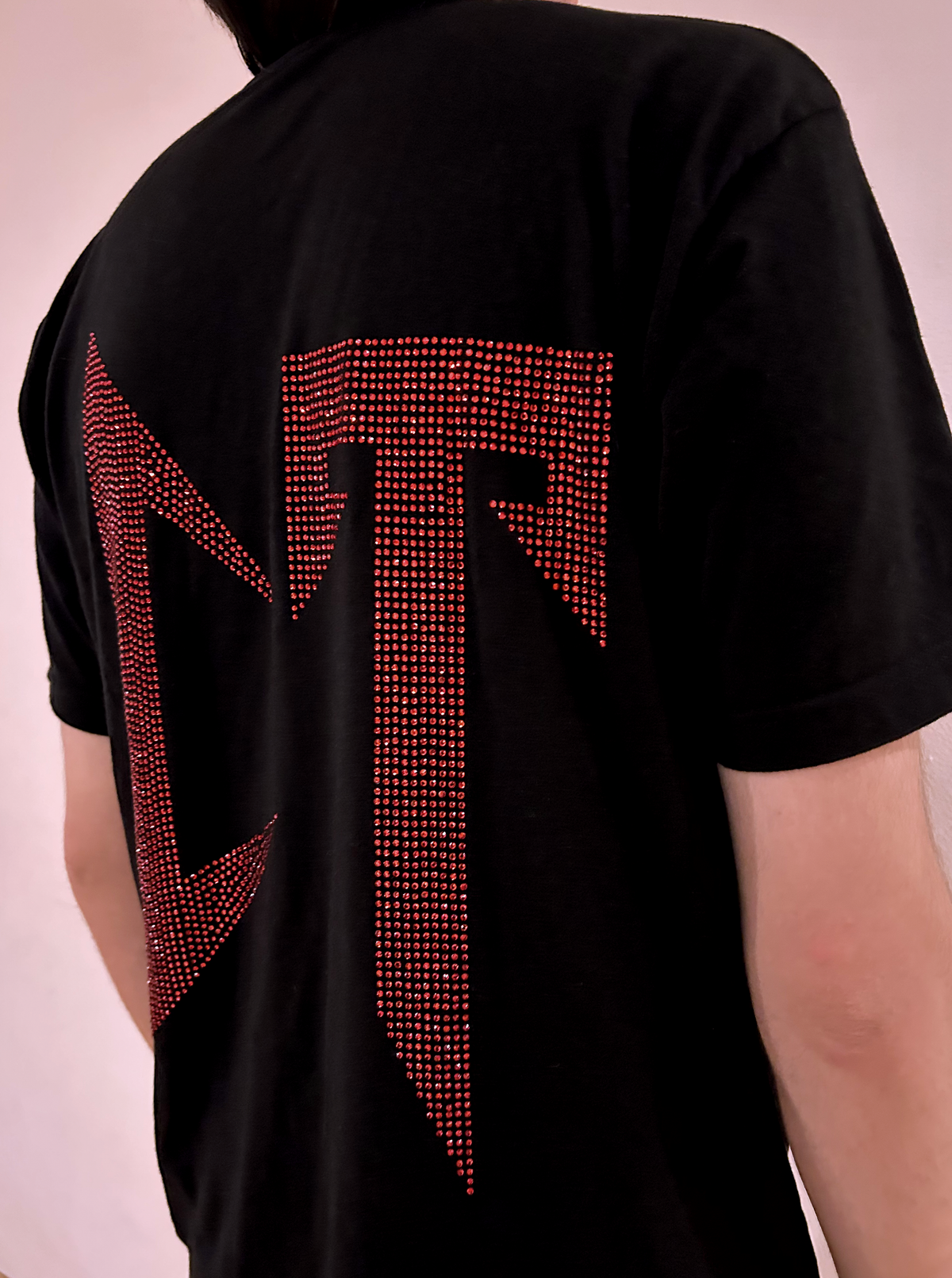 Camiseta unisex CT en Pedrería con pedrería roja