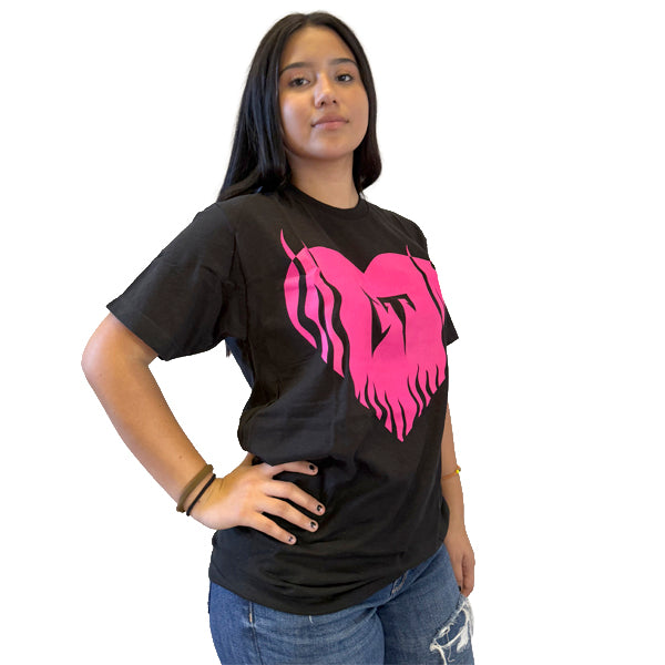 Playera color negro y rosa con el corazón CT fire