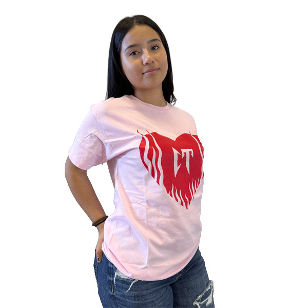 Playera color negro y rosa con el corazón CT fire