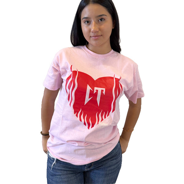 Playera color negro y rosa con el corazón CT fire